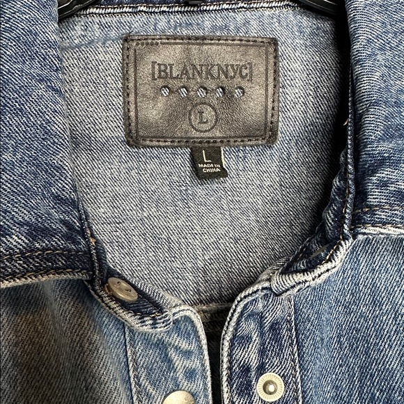 BLANK NYC Two-tone Cropped Denim Jean Jacket Size Large - Picture 8 of 12